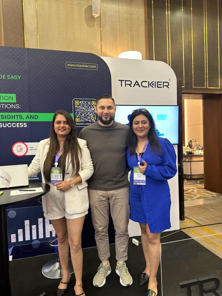 Anchal Siwag and Akansha Tiwari with Sergey Yarovoy from Exness Affiliates
